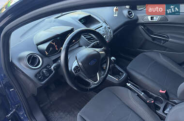Хэтчбек Ford Fiesta 2015 в 