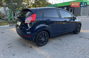 Хэтчбек Ford Fiesta 2015 в 