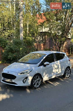 Хэтчбек Ford Fiesta 2018 в 
