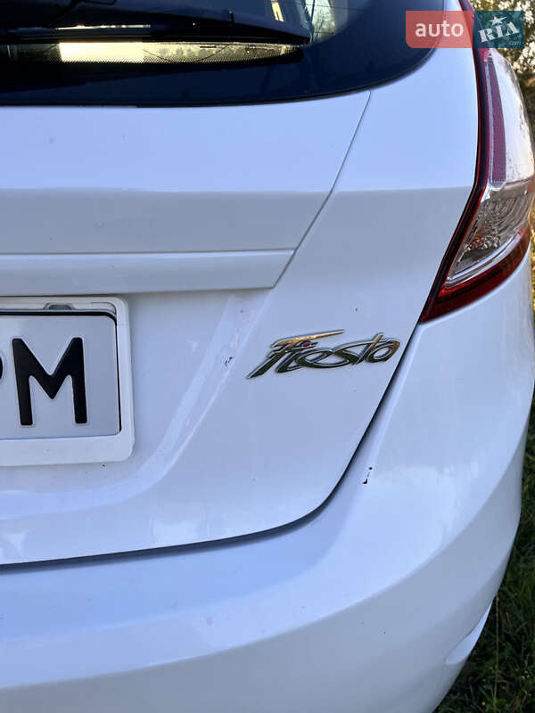 Хэтчбек Ford Fiesta 2015 в Львове