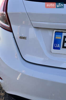 Хэтчбек Ford Fiesta 2015 в 