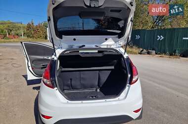 Хэтчбек Ford Fiesta 2015 в 