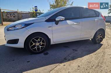 Хэтчбек Ford Fiesta 2015 в 