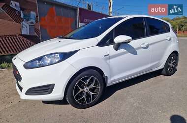 Хэтчбек Ford Fiesta 2015 в 