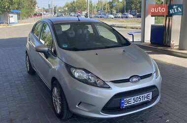 Хэтчбек Ford Fiesta 2012 в 