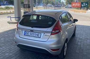 Хэтчбек Ford Fiesta 2012 в 