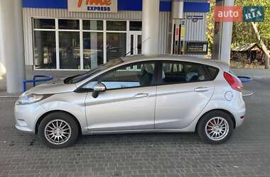 Хэтчбек Ford Fiesta 2012 в 