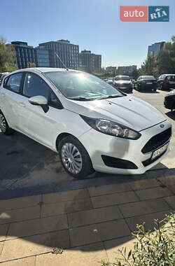 Хэтчбек Ford Fiesta 2016 в 