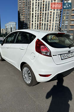 Хэтчбек Ford Fiesta 2016 в 