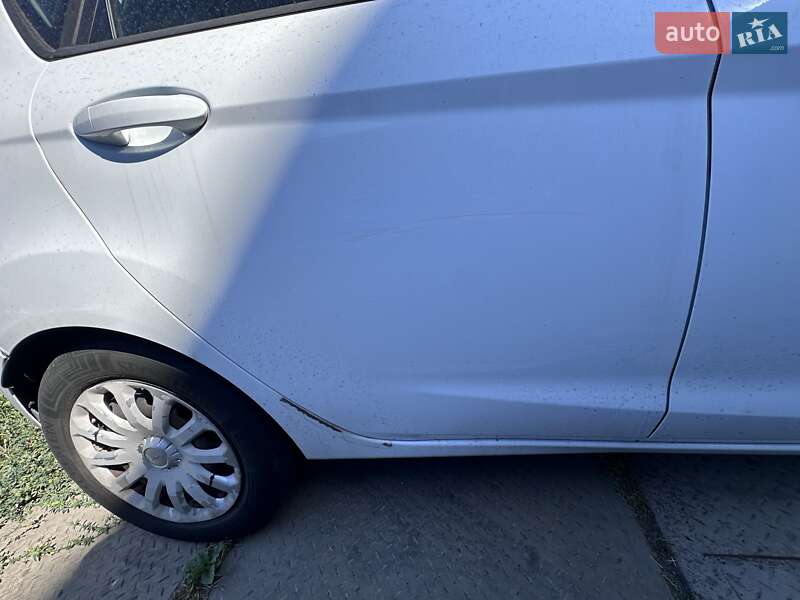 Хэтчбек Ford Fiesta 2016 в Киеве фото 15 Хэтчбек Ford Fiesta 2016 в Киеве