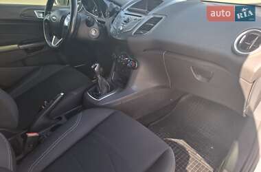 Хэтчбек Ford Fiesta 2013 в 