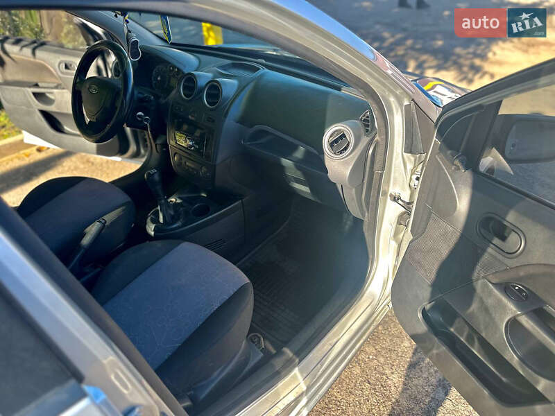 Хэтчбек Ford Fiesta 2008 в Сумах