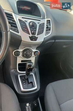 Хэтчбек Ford Fiesta 2011 в 