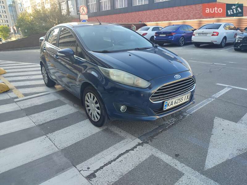 Хэтчбек Ford Fiesta 2015 в Киеве