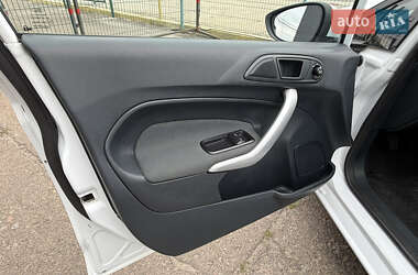 Хэтчбек Ford Fiesta 2012 в 