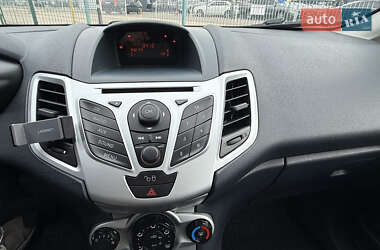 Хэтчбек Ford Fiesta 2012 в 
