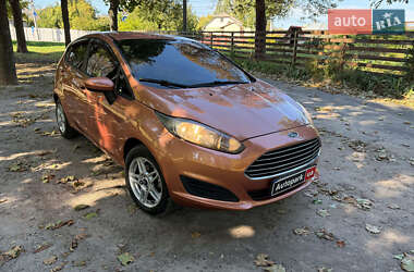 Хэтчбек Ford Fiesta 2016 в 