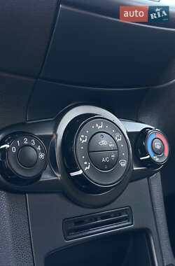 Хэтчбек Ford Fiesta 2014 в 