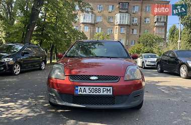 Хэтчбек Ford Fiesta 2006 в 