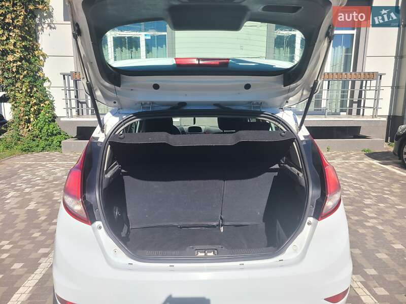 Хэтчбек Ford Fiesta 2013 в Петропавловской Борщаговке