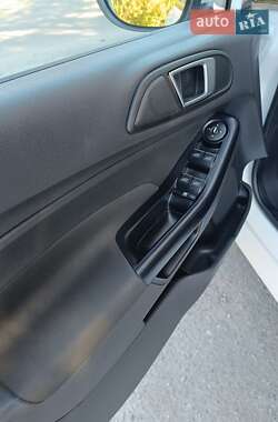 Хетчбек Ford Fiesta 2014 в 