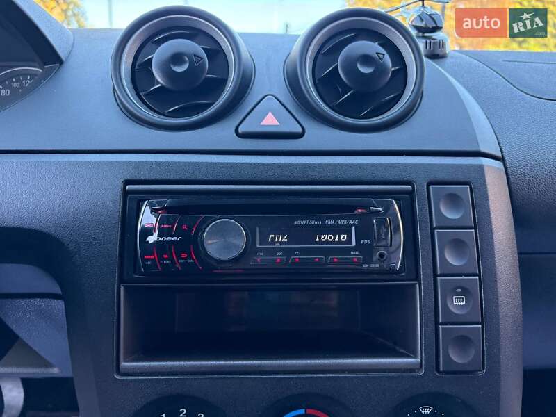 Хэтчбек Ford Fiesta 2004 в Виннице