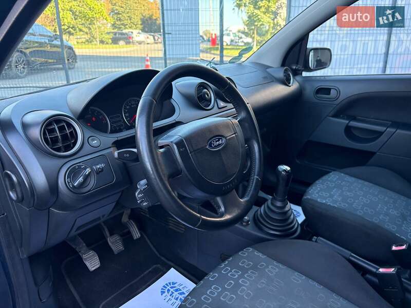 Хэтчбек Ford Fiesta 2004 в Виннице
