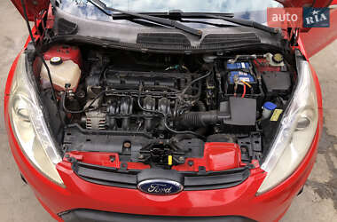 Хэтчбек Ford Fiesta 2012 в 