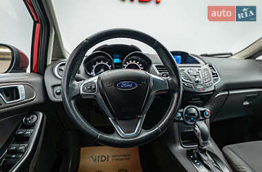 Хэтчбек Ford Fiesta 2015 в 