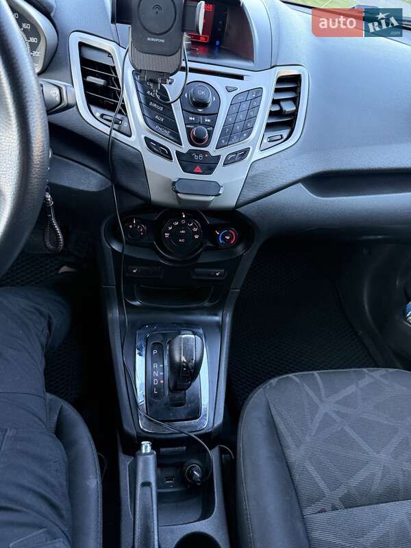 Хэтчбек Ford Fiesta 2012 в Львове