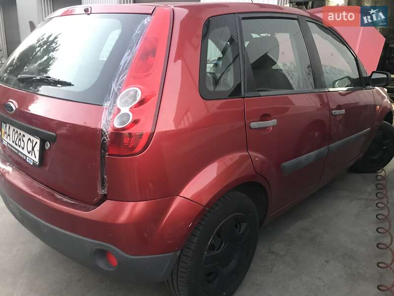 Хэтчбек Ford Fiesta 2007 в 