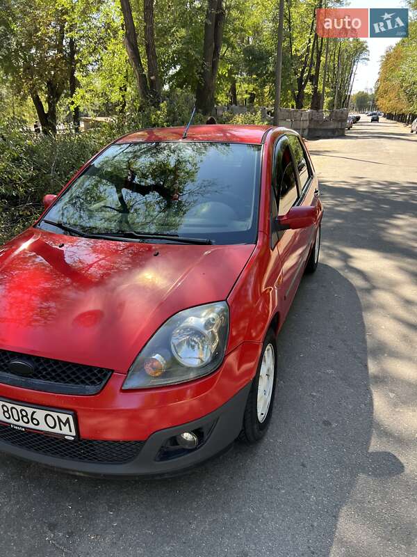 Хэтчбек Ford Fiesta 2007 в 