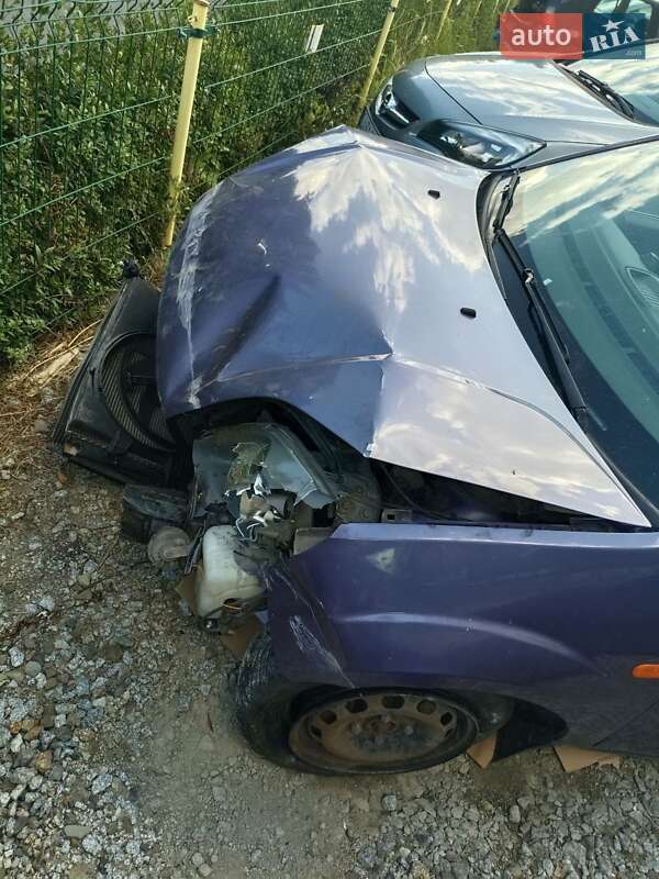Хэтчбек Ford Fiesta 2006 в 
