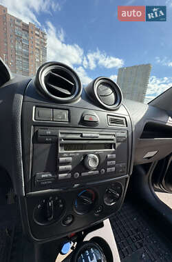 Хэтчбек Ford Fiesta 2007 в 