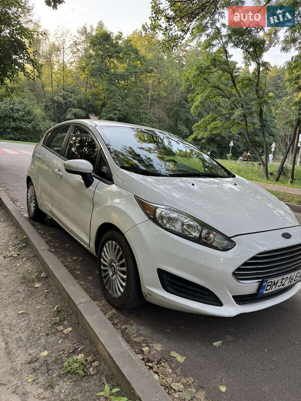 Хетчбек Ford Fiesta 2014 в 