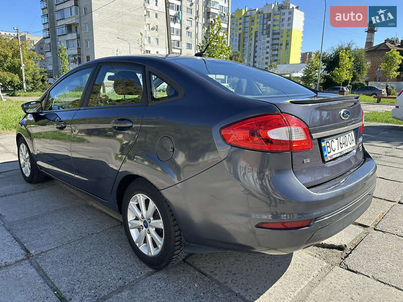 Седан Ford Fiesta 2012 в Львове
