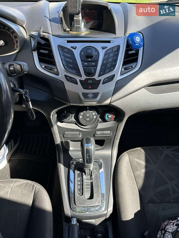 Седан Ford Fiesta 2012 в Львове