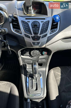 Седан Ford Fiesta 2012 в 