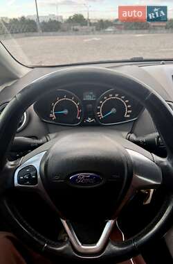 Хэтчбек Ford Fiesta 2013 в 