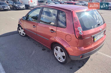 Хэтчбек Ford Fiesta 2007 в 