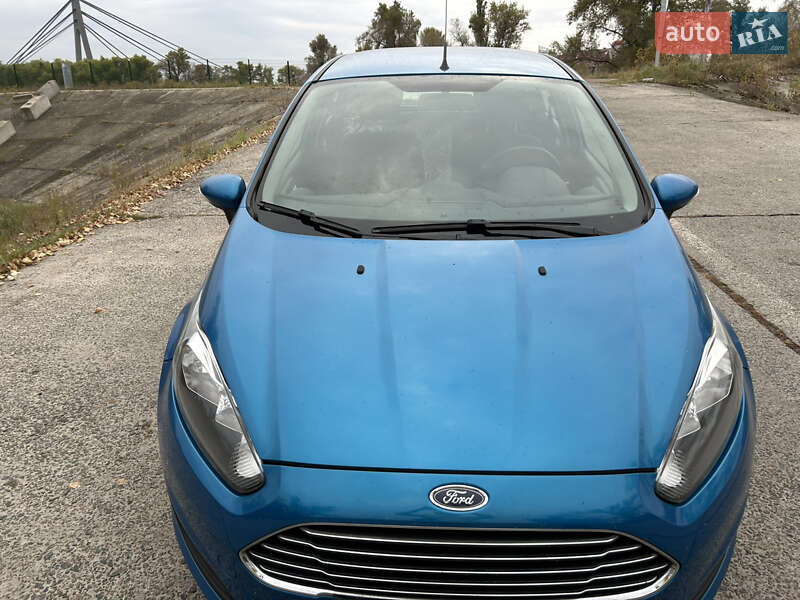Хэтчбек Ford Fiesta 2015 в Киеве