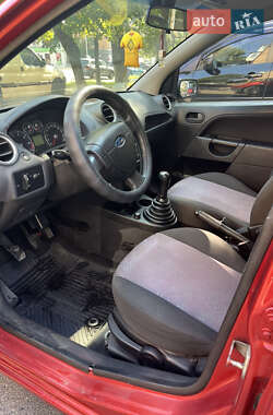 Хэтчбек Ford Fiesta 2006 в 