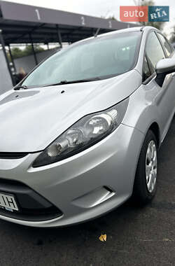 Хэтчбек Ford Fiesta 2012 в 