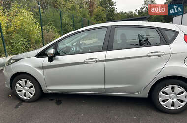 Хэтчбек Ford Fiesta 2012 в 