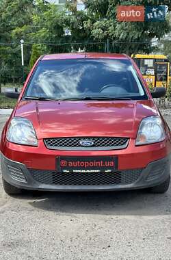 Хэтчбек Ford Fiesta 2006 в 