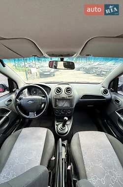 Хэтчбек Ford Fiesta 2006 в 