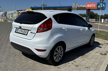 Хэтчбек Ford Fiesta 2012 в 