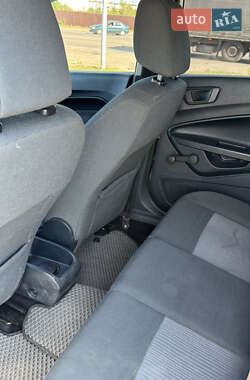 Хэтчбек Ford Fiesta 2012 в 