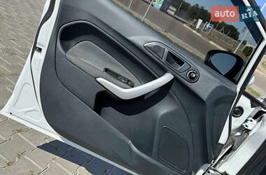 Хэтчбек Ford Fiesta 2012 в 