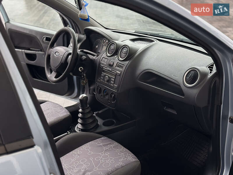 Хэтчбек Ford Fiesta 2005 в Луцке
